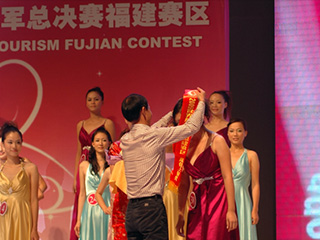 美女相聚、美酒飄香