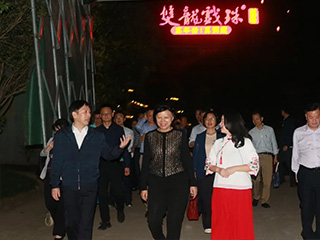 福建省人大常委會黨組副書記、副主任雷春美蒞臨雙龍戲珠酒業(yè)視察調研
