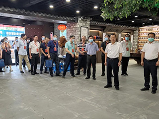 省人大代表蒞臨雙龍戲珠酒業(yè)開(kāi)展專(zhuān)題調(diào)研