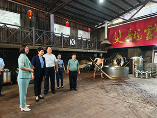 省婦聯(lián)、省稅務(wù)局一行蒞臨福建雙龍戲珠酒業(yè)有限公司調(diào)研指導(dǎo)